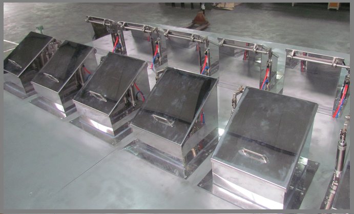Material storage tanks feeding the weighing units