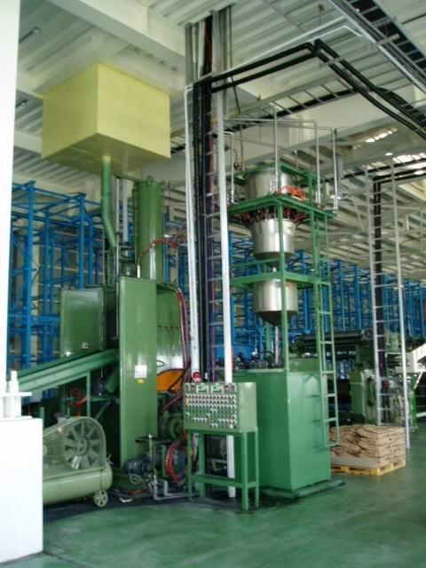 Main material liquid feeding and weighing station