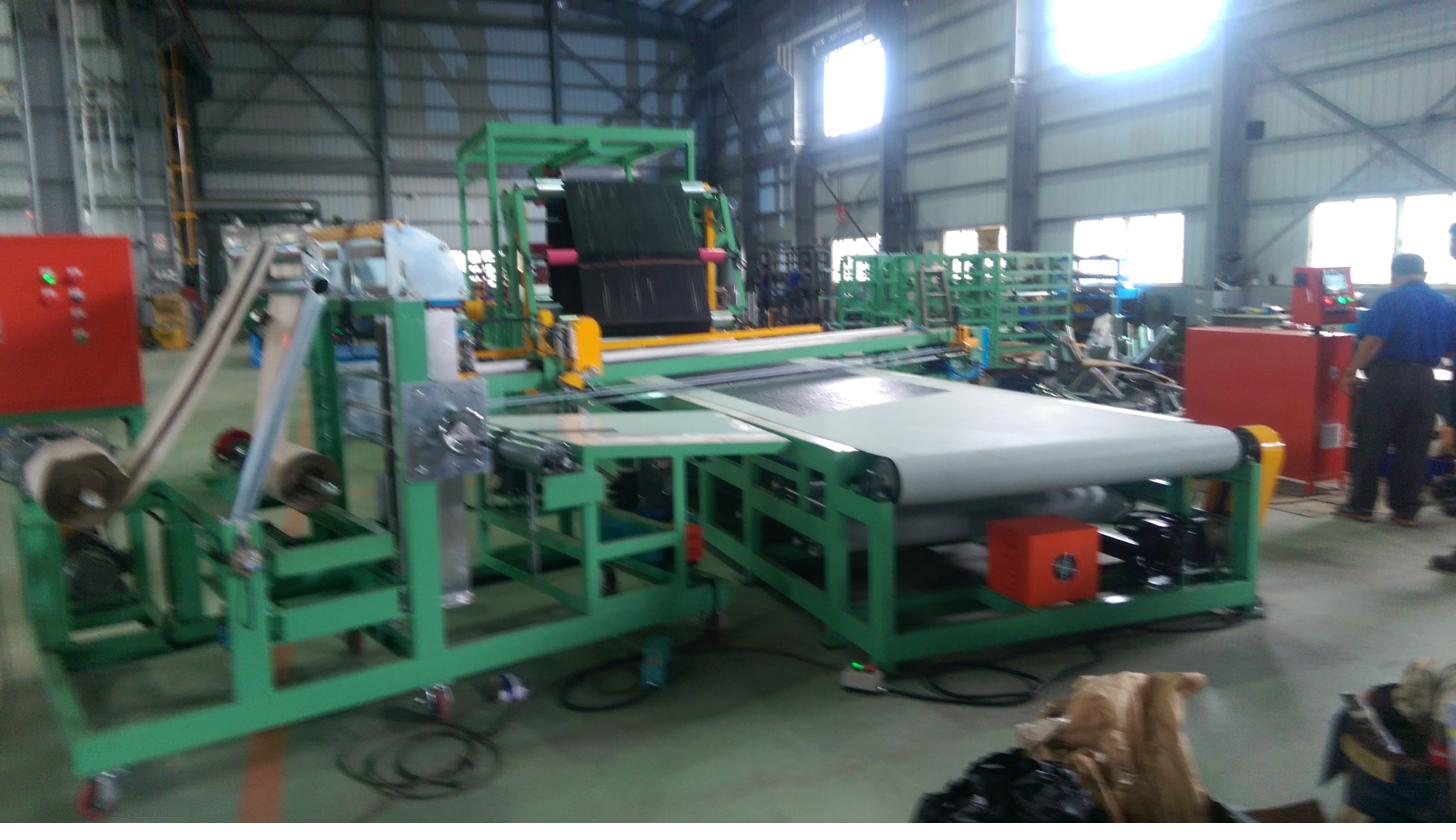 Horizontal type bias cutter with conveyor bed and cutting beam