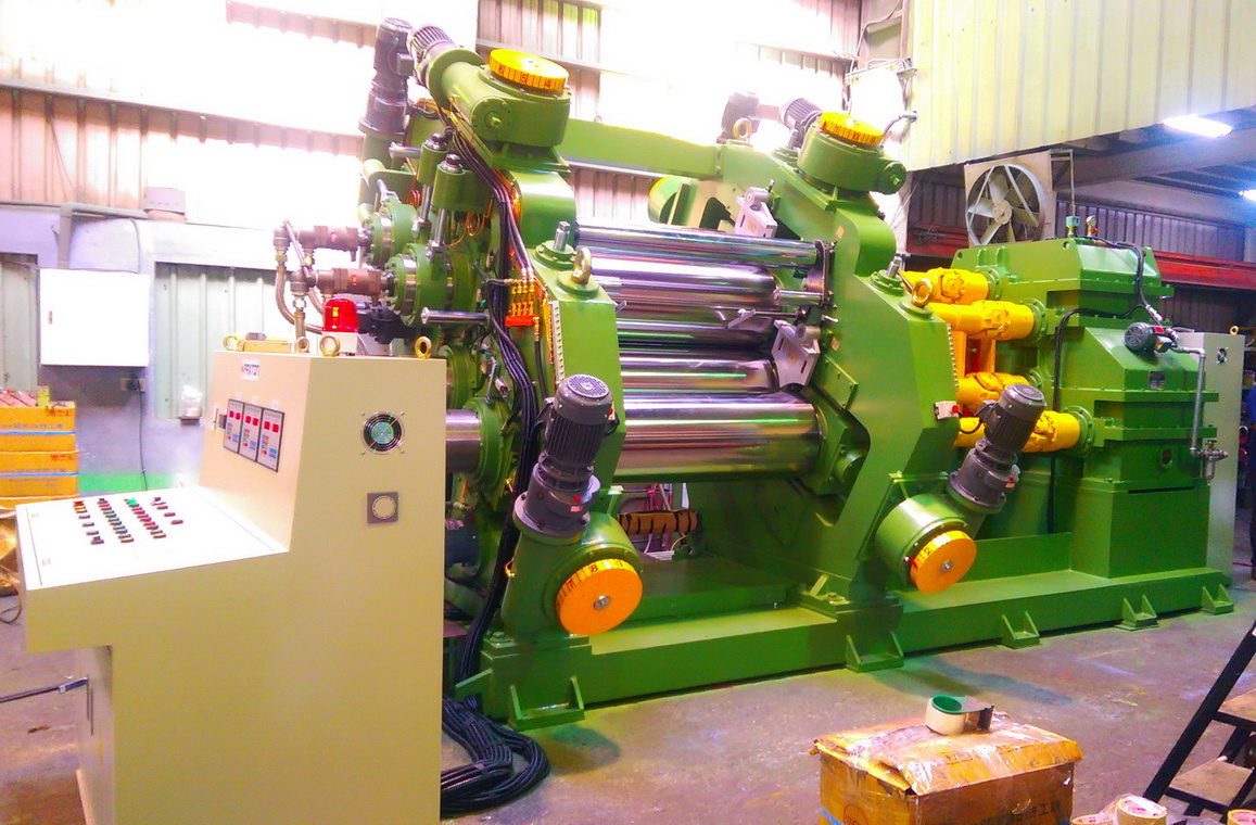 Four-roll calender and operator control station